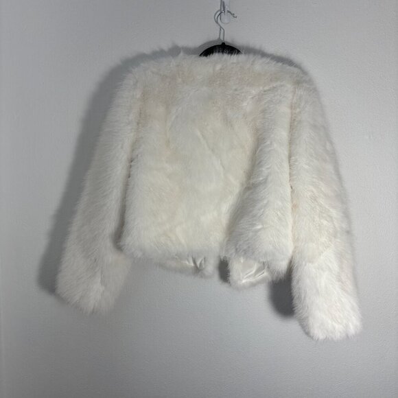 Ivory faux fur bridal jacket sz 3x (Fits like L/XL) - Picture 6 of 6